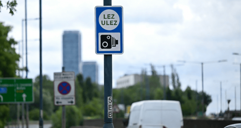 New Energy Vehicles Emission Zone: Policy Incentives and Logistics Adaptation