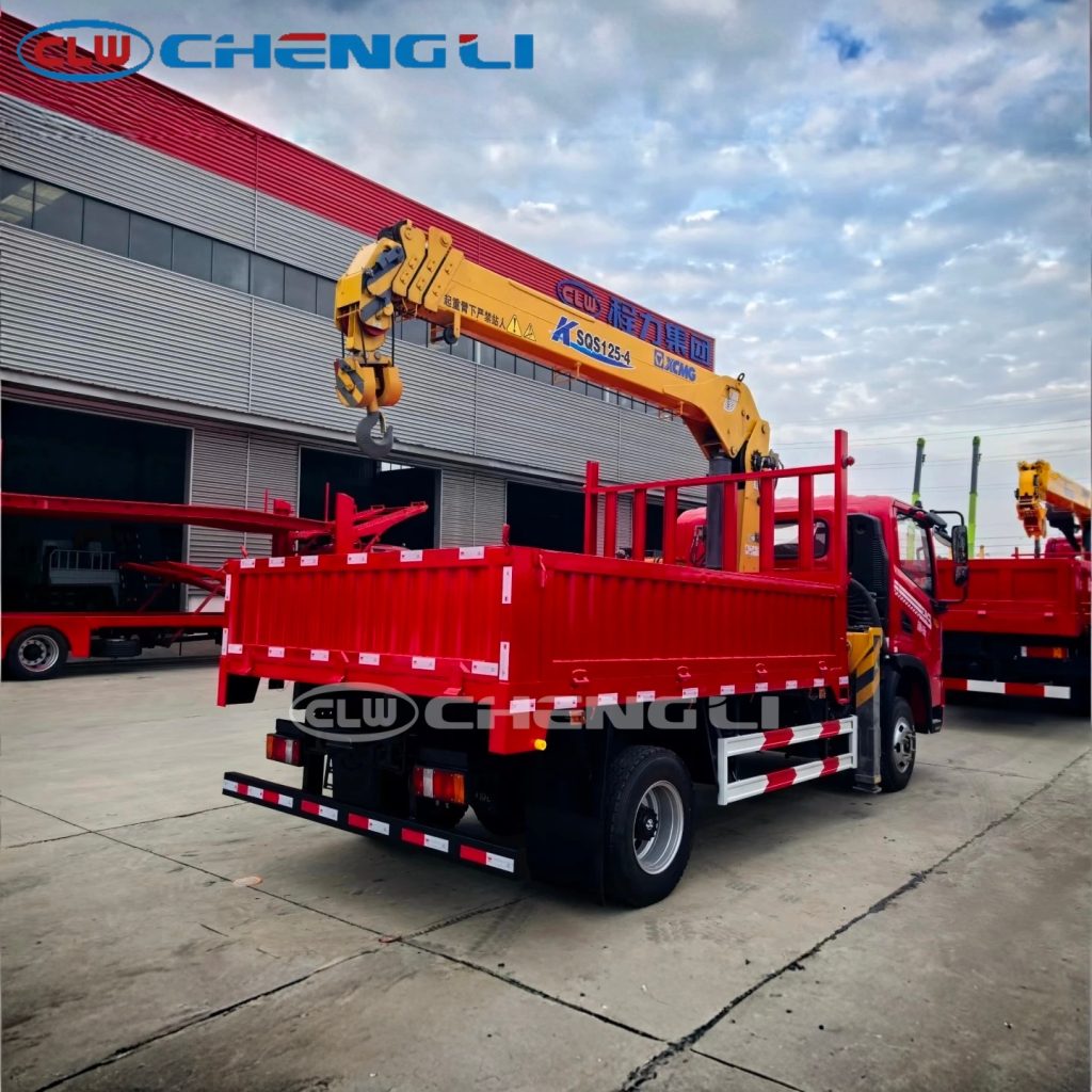 Dongfeng Truck Mounted Crane Truck Rear View