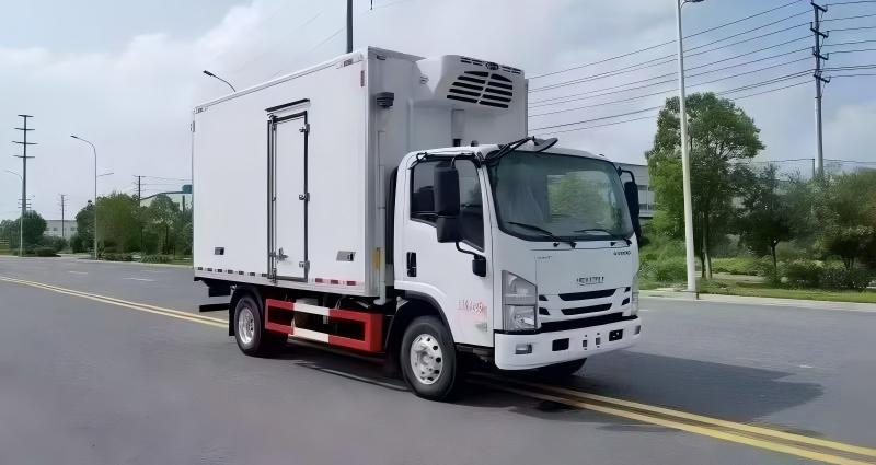Key Factors to Consider Before Choosing a Refrigerated Truck