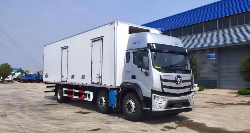 Large Reefer Truck Size